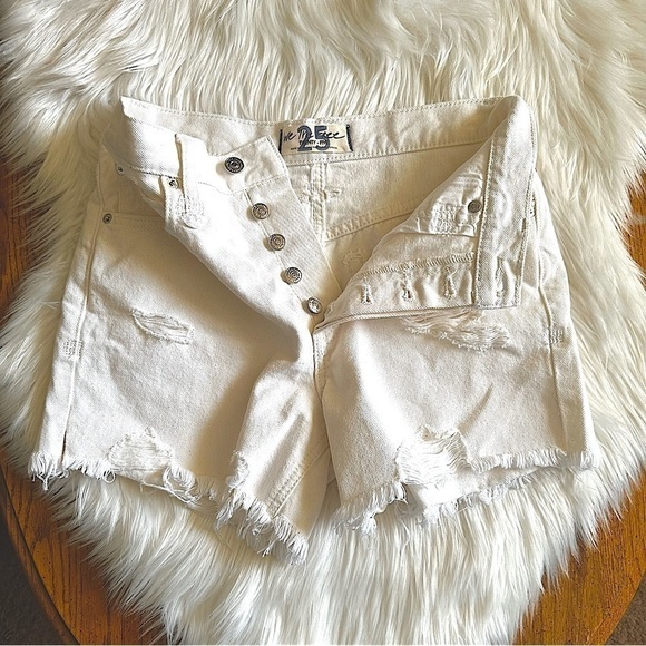 FREE PEOPLE x WE THE FREE Loving Good Vibrations White Distressed Jean Shorts - Picture 6 of 7
